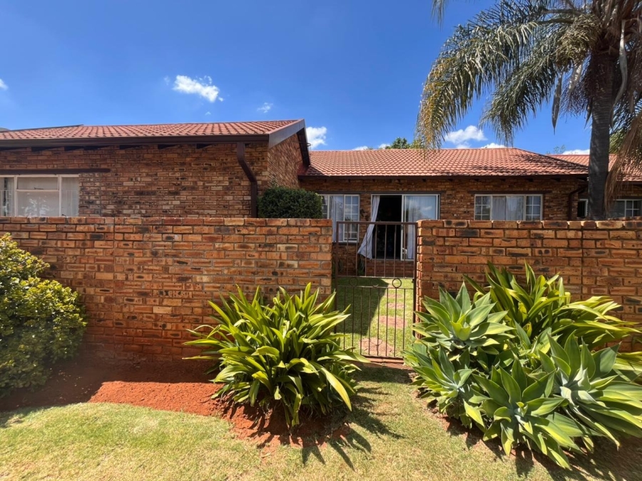 2 Bedroom Property for Sale in Safari Gardens North West